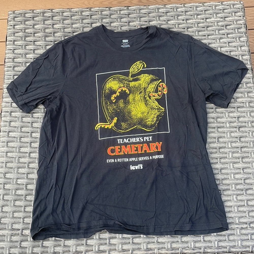 Levi’s T-shirt